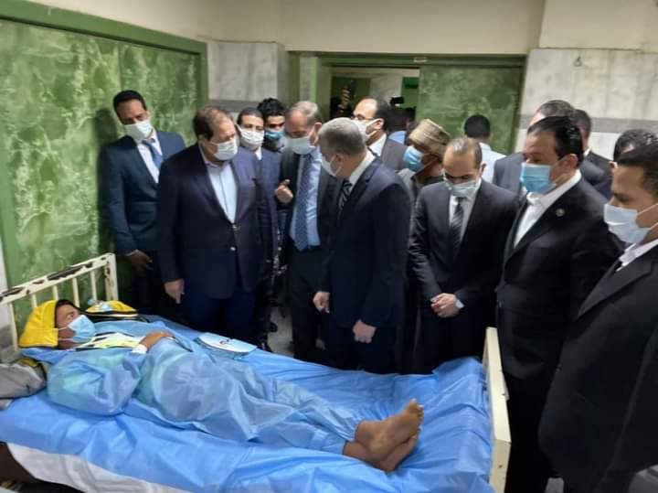 زعيم الأغلبية يزور مصابين حادث القطار بمستشفيات سوهاج