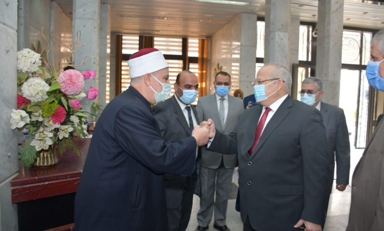 الخشت يفتتح الدورة الأولى لتدريب الأئمة والواعظات بجامعة القاهرة
