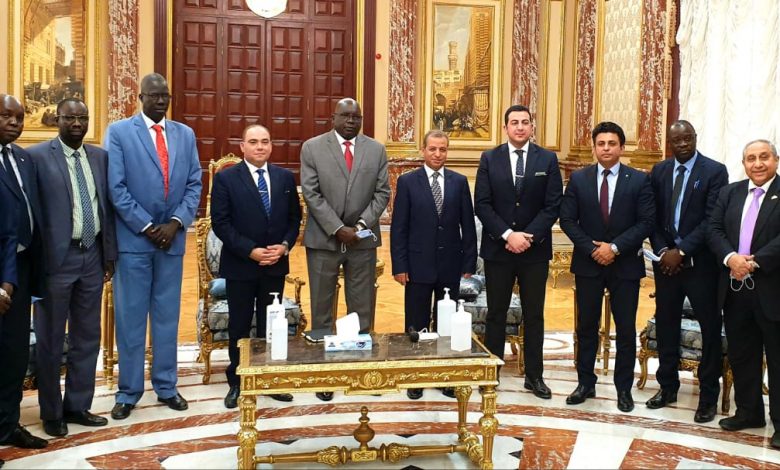 وفد من جنوب السودان في ضيافة الشيوخ.. صور