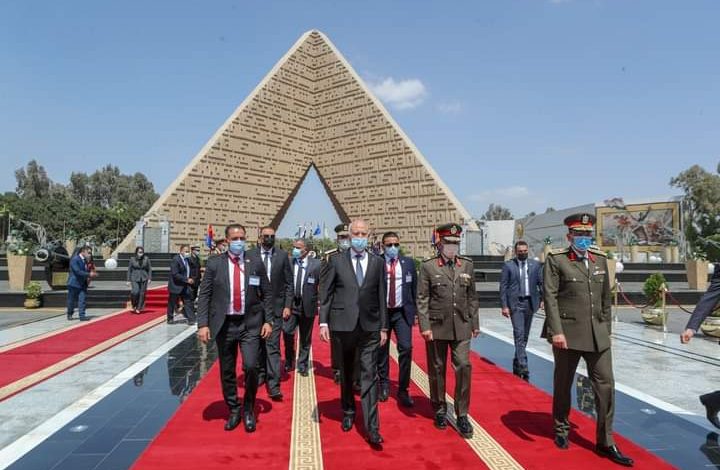 جولة الرئيس التونسي لأضرحة الراحلين جمال عبد الناصر وأنور السادات والجندي المجهول.. صور