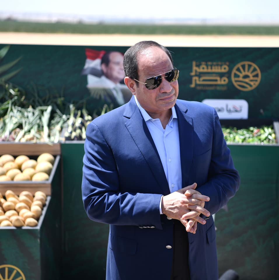 الرئيس السيسى يتفقد مشروع مستقبل مصر للإنتاج الزراعي بالصحراء الغربية