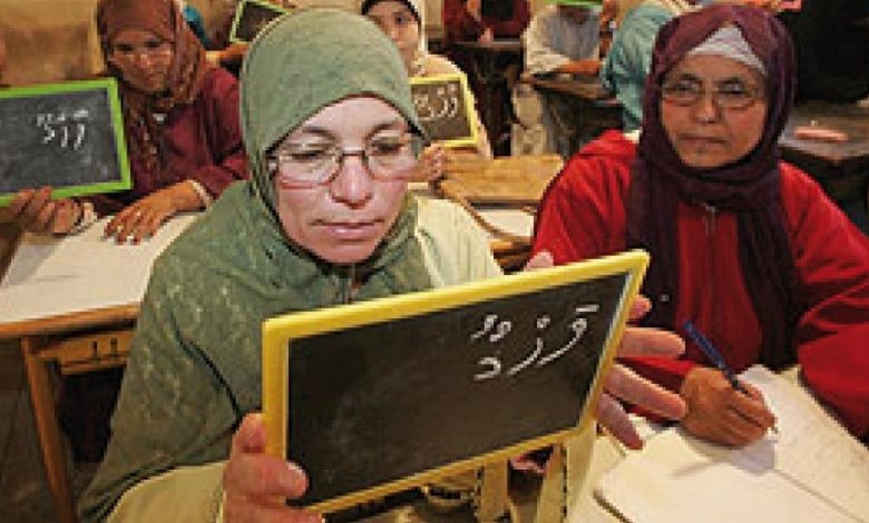 تهاني فرج.. سيدة من مطروح تساهم في محو أمية 700 امرأة