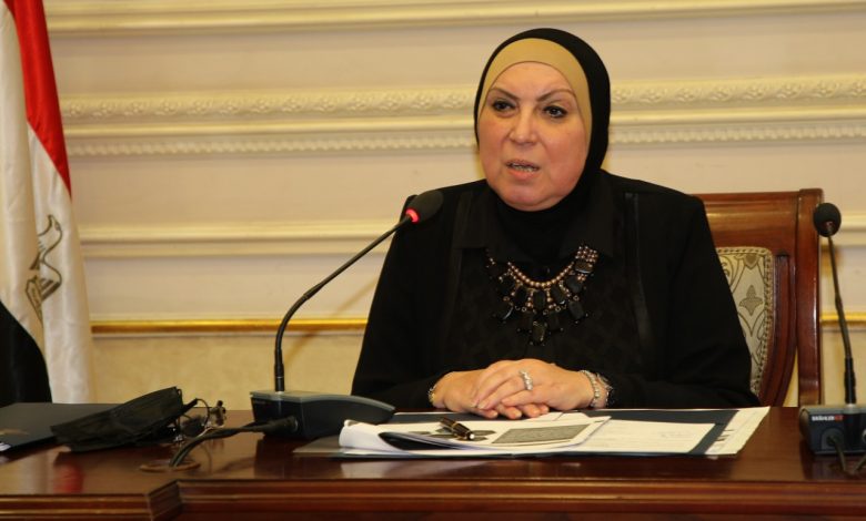 وزيرنيفين جامع وزيرة التجارة والصناعةة التجارة