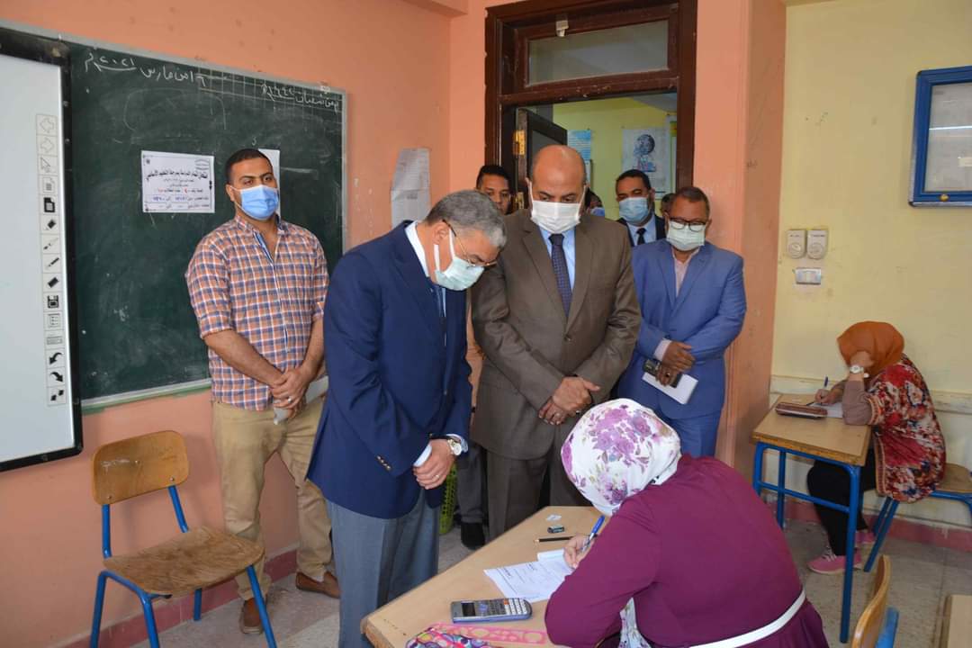 محافظ المنيا يتابع انتظام سير امتحانات الشهادة الإعدادية بأبوقرقاص